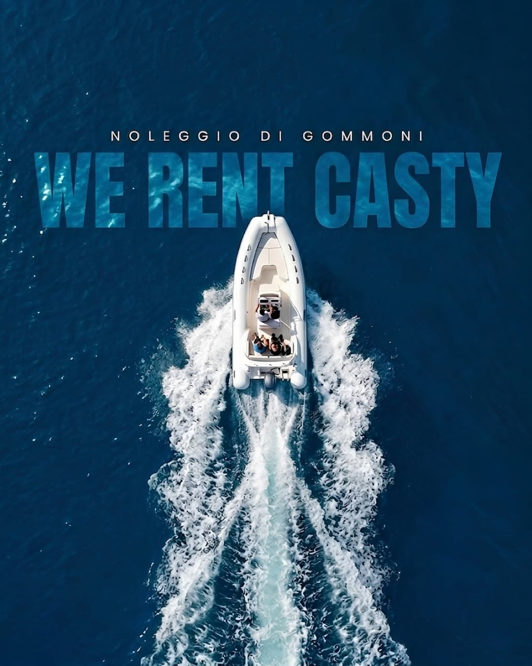 Gommone We Rent Casty in navigazione lungo la costa di Castiglione